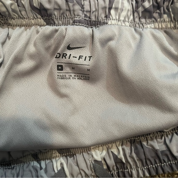 Nike Womens Dri-Fit Tempo Printed Running Shorts 3" Size Medium - Picture 3 of 3